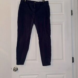 GAP navy blue businessess casual pants
Stretch skinny
Size 16